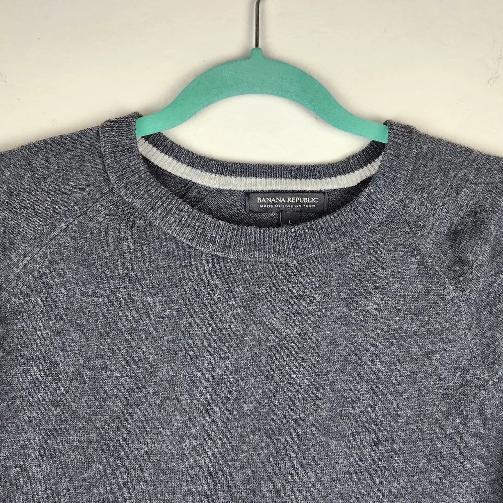 Banana Republic Italian Wool Blend Elbow Patch Crewneck Sweater Gray sz L Flawed
